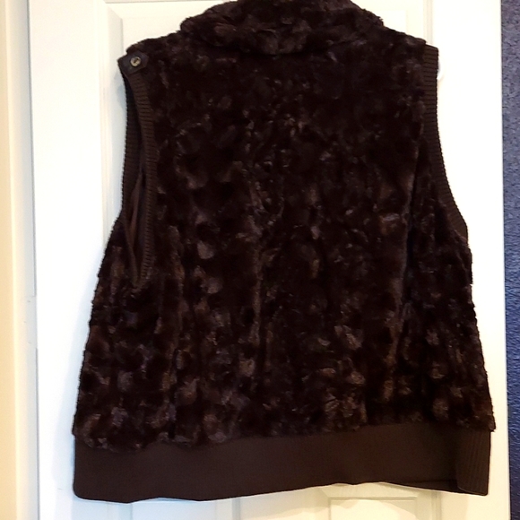 Avenue's Brown Teddybear Faux Fur Vest - Picture 5 of 5